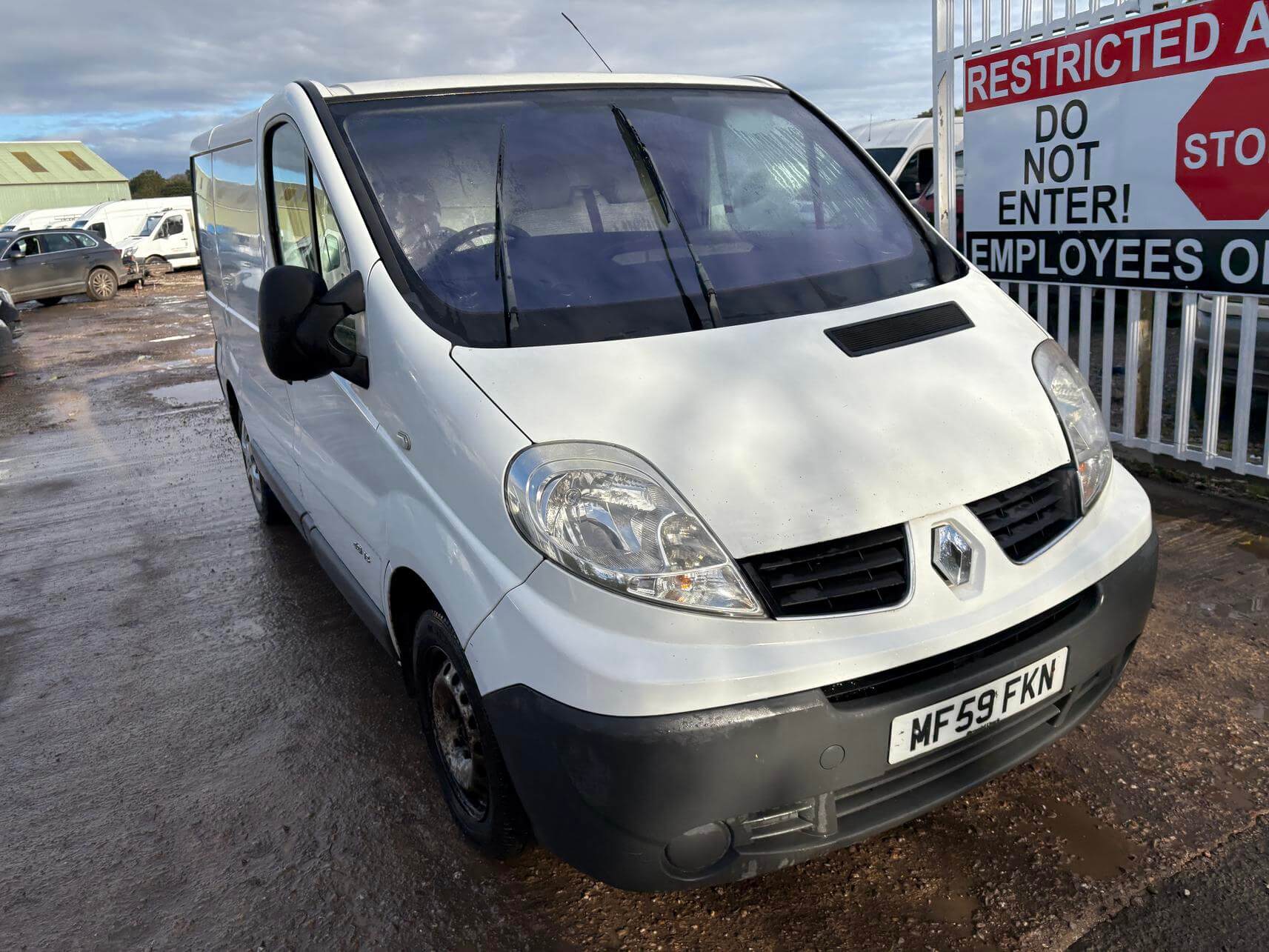 59 Plate Renault Trafic Vivaro Sl27 2.0 Dci 115 bhp excellent runner No Vat