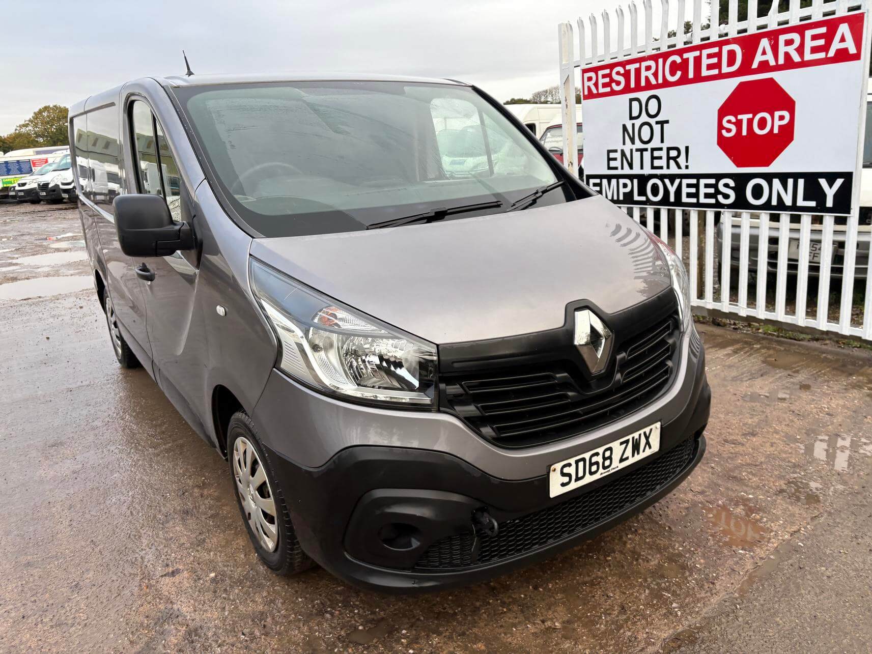 68 Plate Renault Trafic Vivaro Business 1.6 84k starts needs turbo Euro 6 VatInc