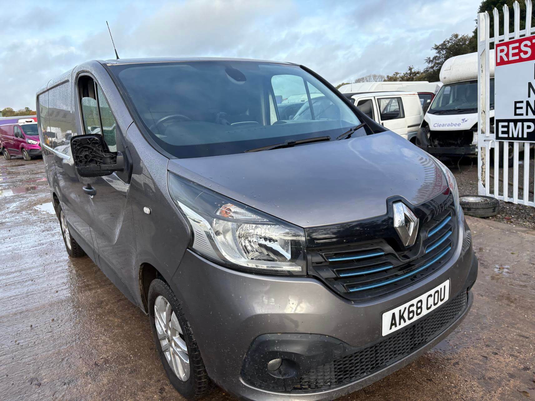 68 Plate Renault Trafic Vivaro Sport Nav 87k miles metallic grey Euro 6 No Vat