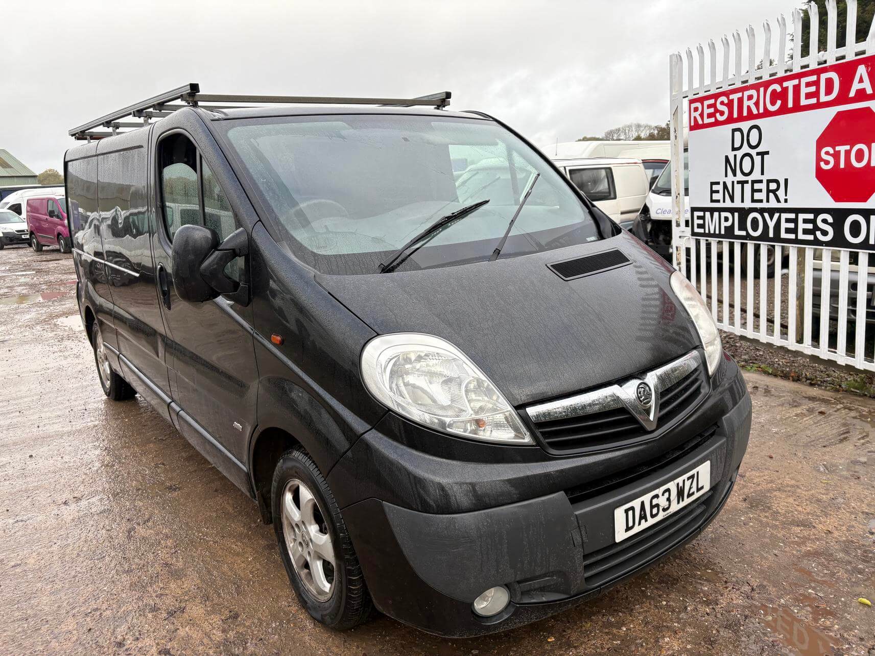 63 Plate Vauxhall Vivaro Trafic black Sportive 2.0 Cdti 123k miles Lwb No Vat