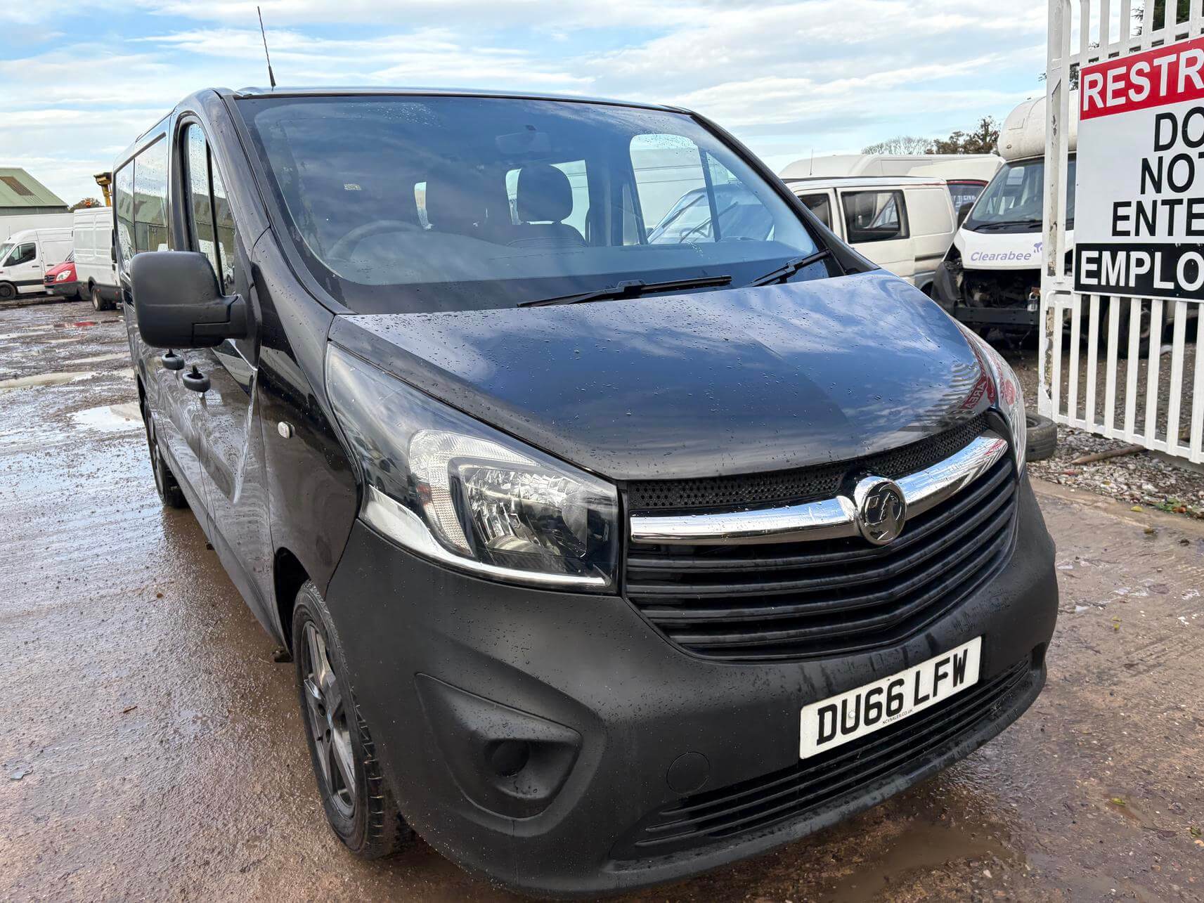 66 Plate Vauxhall Vivaro Trafic Combi minibus 9 seater Cdti Bi-T Euro 6 No Vat