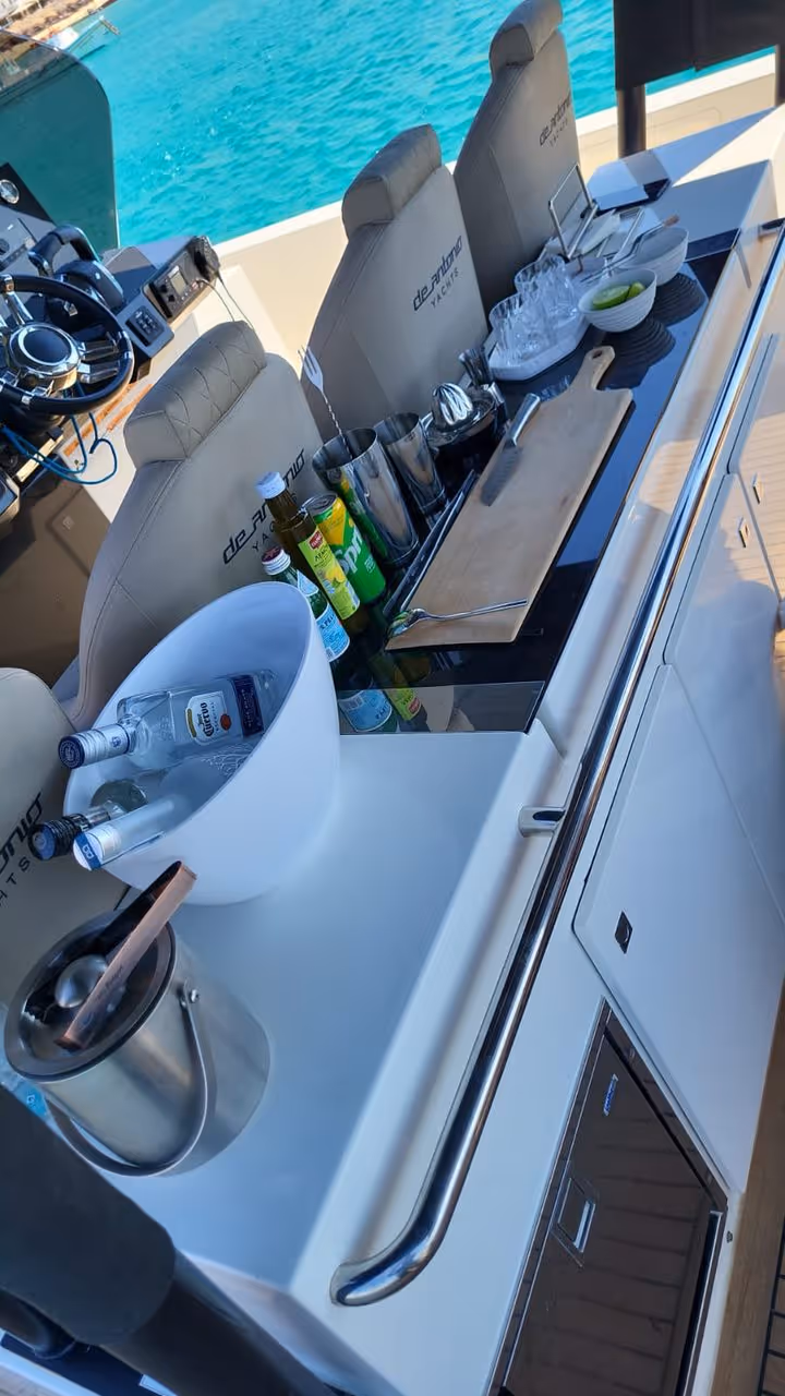 private boat tours and sustainable private cruises Athens, Aegina, Moni, Hydra, Poros, Kea, all inclusive, skipper and crew, powerboat