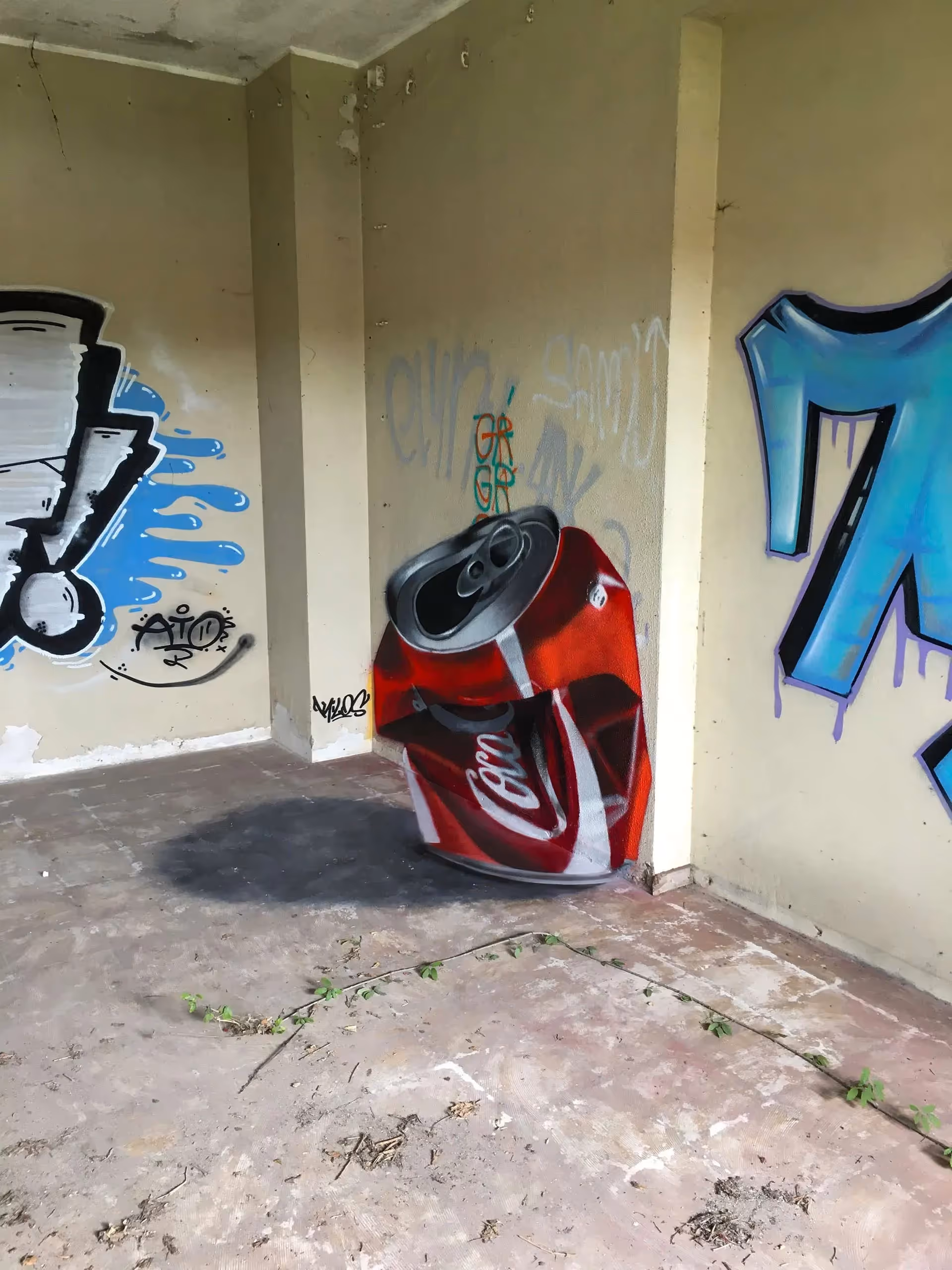 3D graffiti painting of a damaged Coca-Cola can