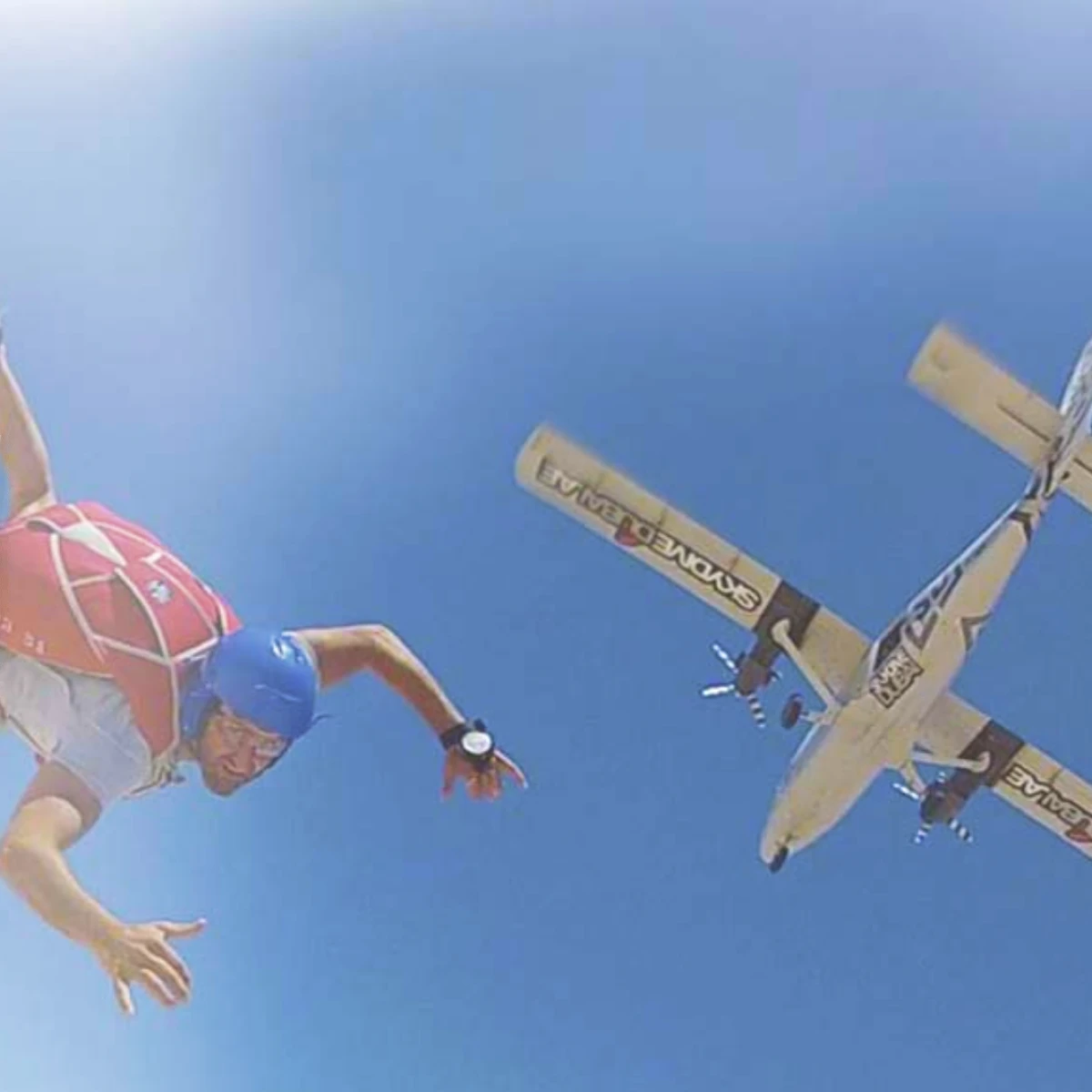 Moustafa Hamwi - skydiving