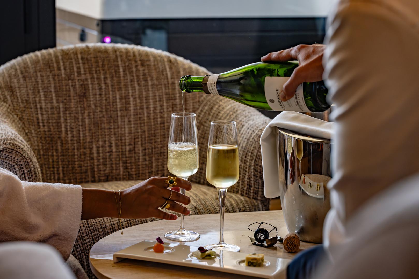 Service champagne – Coupes et amuse-bouches salon