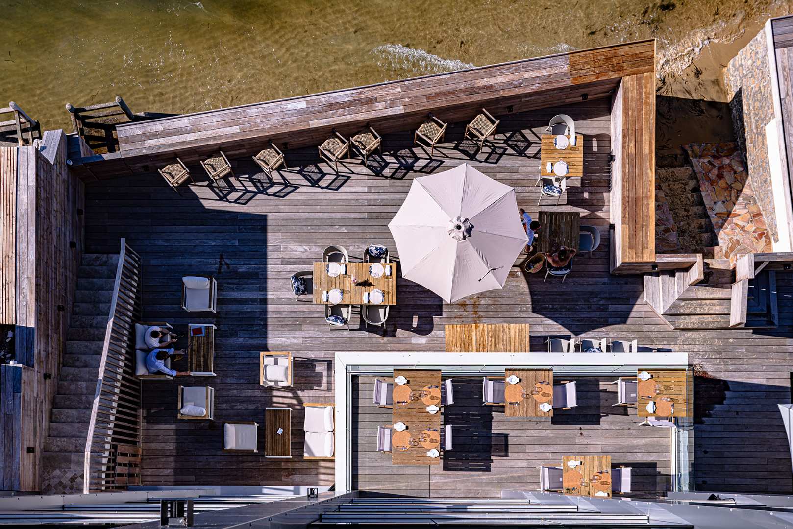 Vue aérienne – Terrasse restaurant et pontons