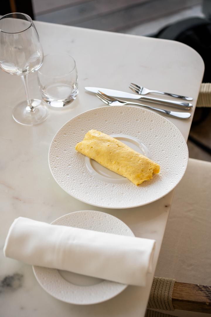 Omelette roulée – Service en salle