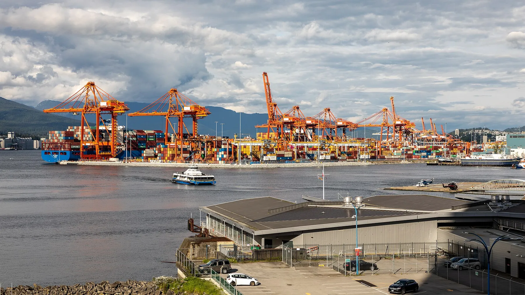 Container ship Xin Beijing at Vancouver's Centerm terminal, 2022