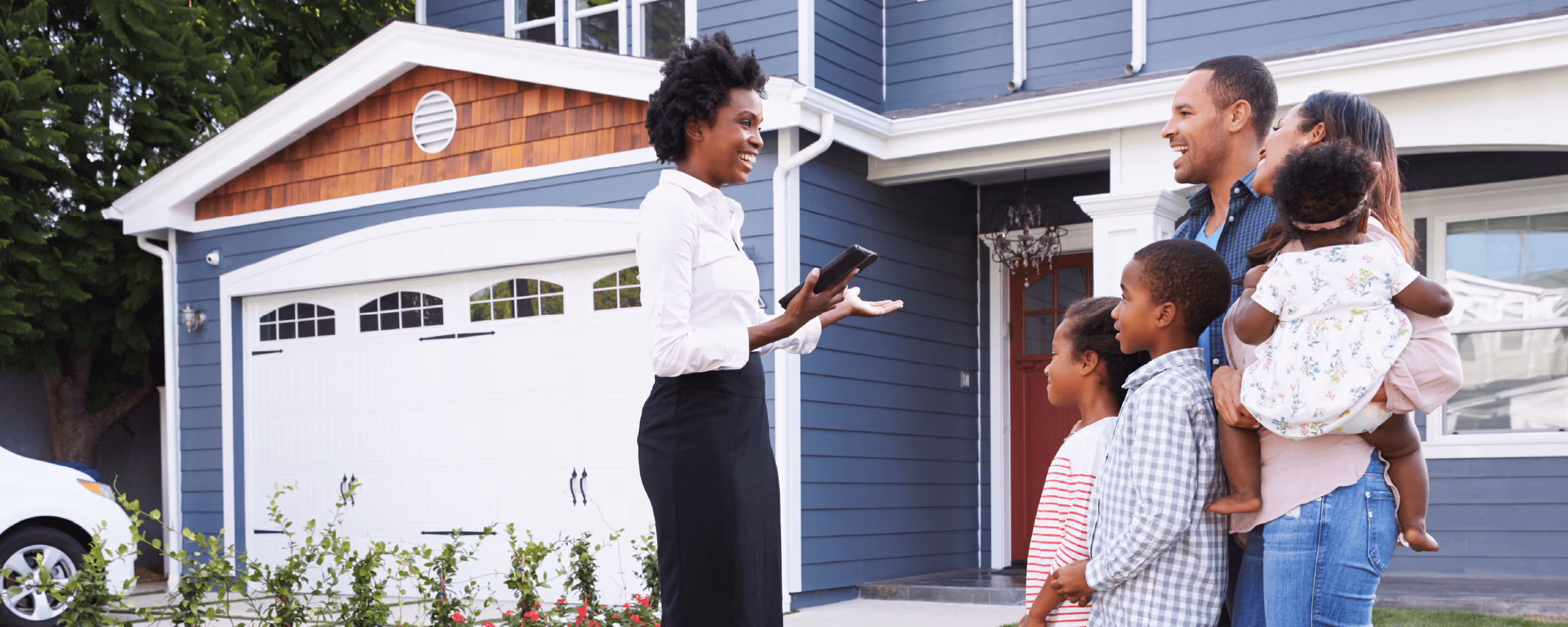 photo of a real estate agent showing a house to a family||mockup of detailed open house sign in sheet||mockup of customizable open house sign in sheet