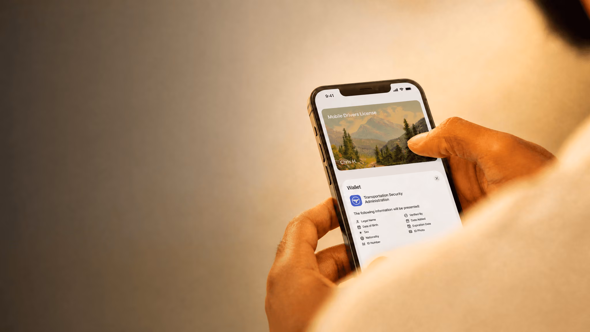 A man holding a Smartphone