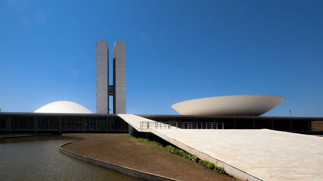 Frente Parlamentar cria agenda legislativa contra custo Brasil