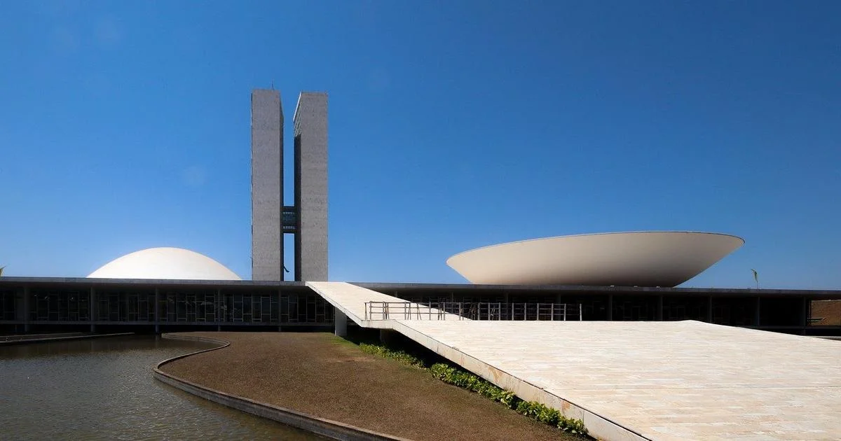 Frente Parlamentar cria agenda legislativa contra custo Brasil