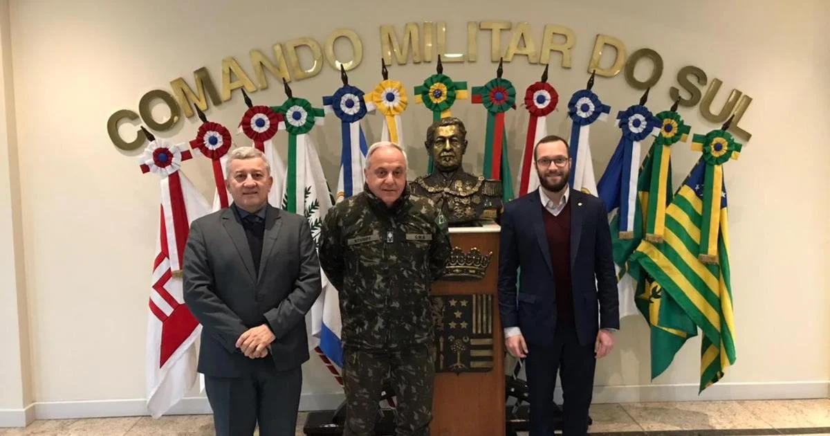 Escola de Sargentos: presidente do Sinduscon visita Comandante Militar do Sul