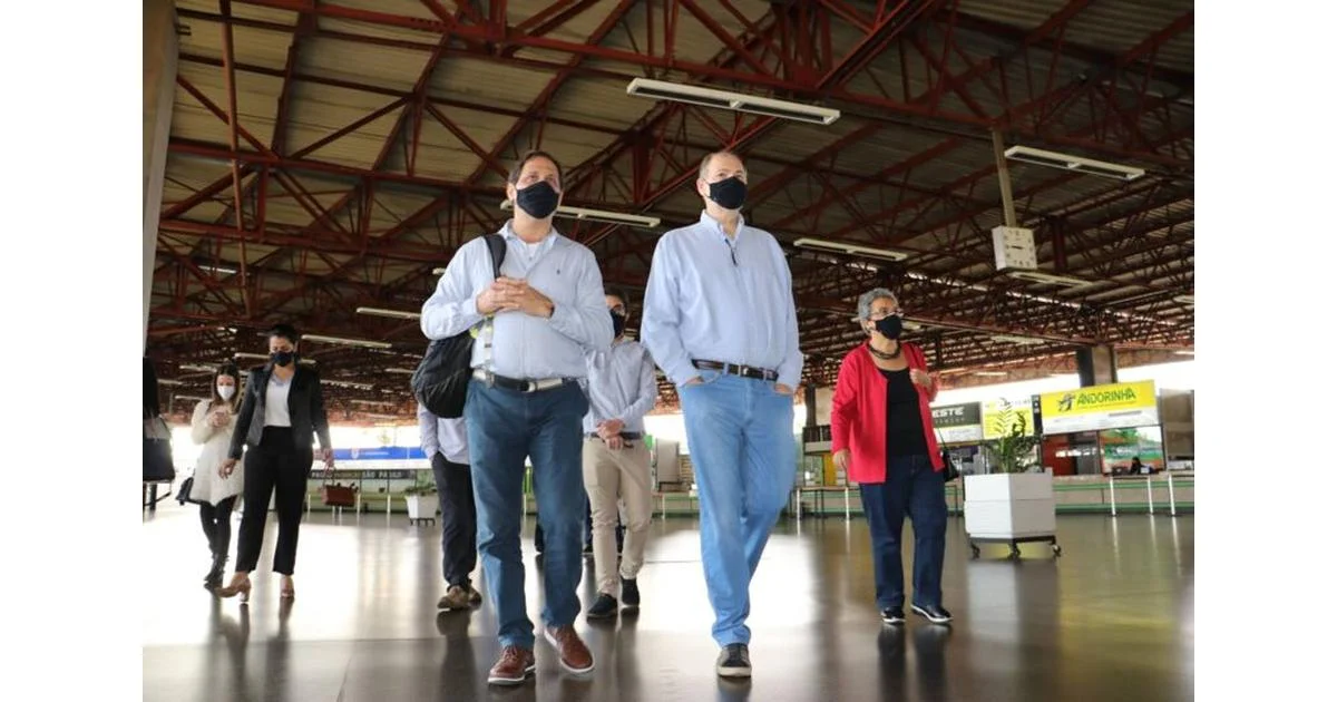 Bisneto de Oscar Niemeyer visita o Terminal Rodoviário de Londrina