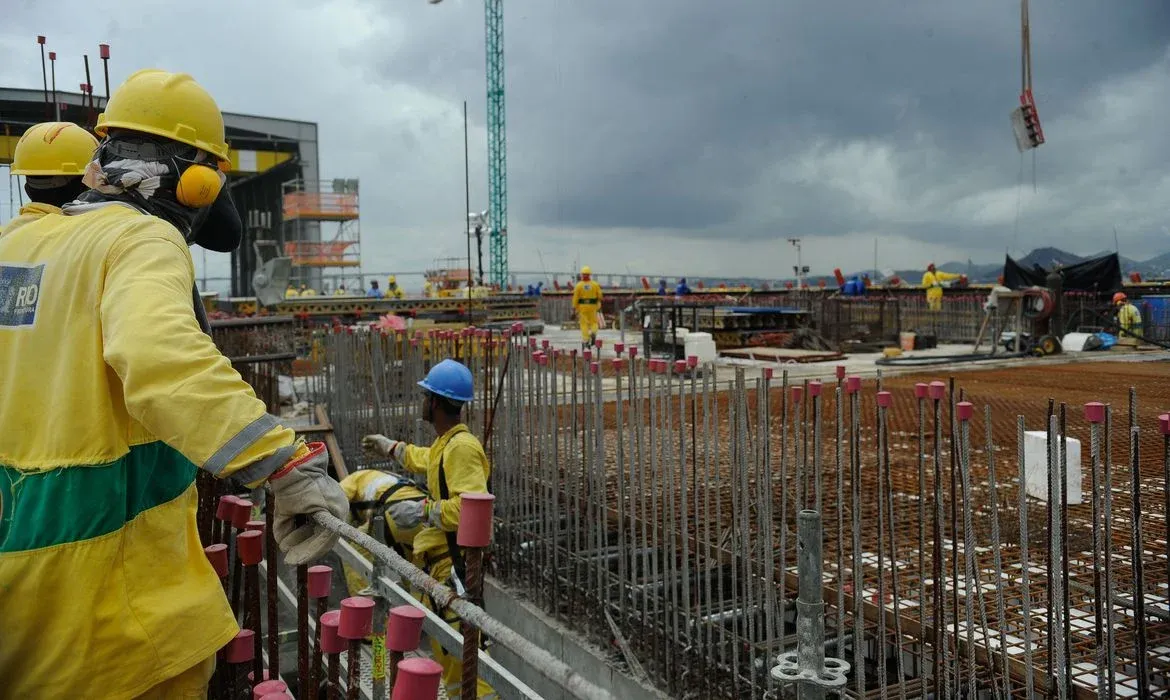 Confiança do empresário da construção tem primeira alta do ano