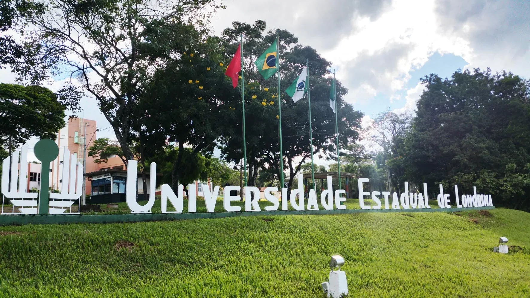 Sinduscon celebra nova conquista da UEL; Universidade está entre as quatro melhores estaduais do país