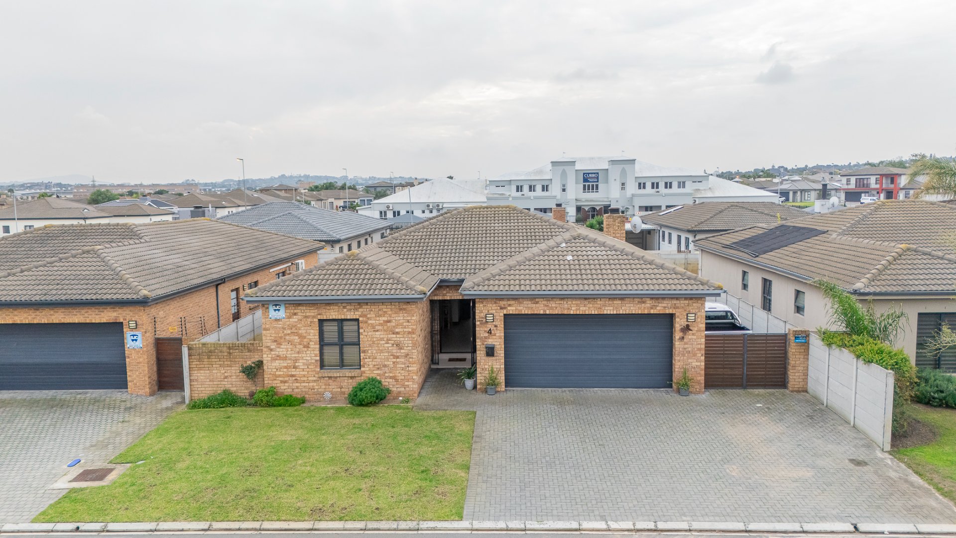 Spacious 3 bedroom house for sale in Sonkring, Brackenfell.