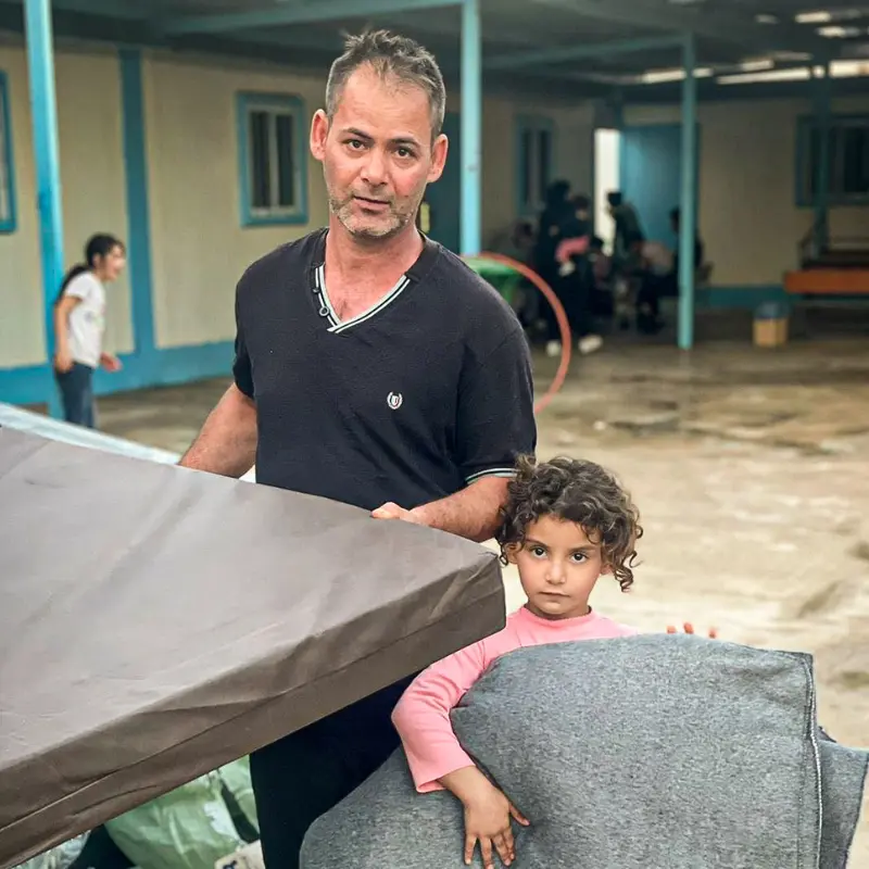 Zeina, 28 years old, a Lebanese internally displaced community member, with her two boys Youssef (left), 4 years old, and Salah, 6 years old. 