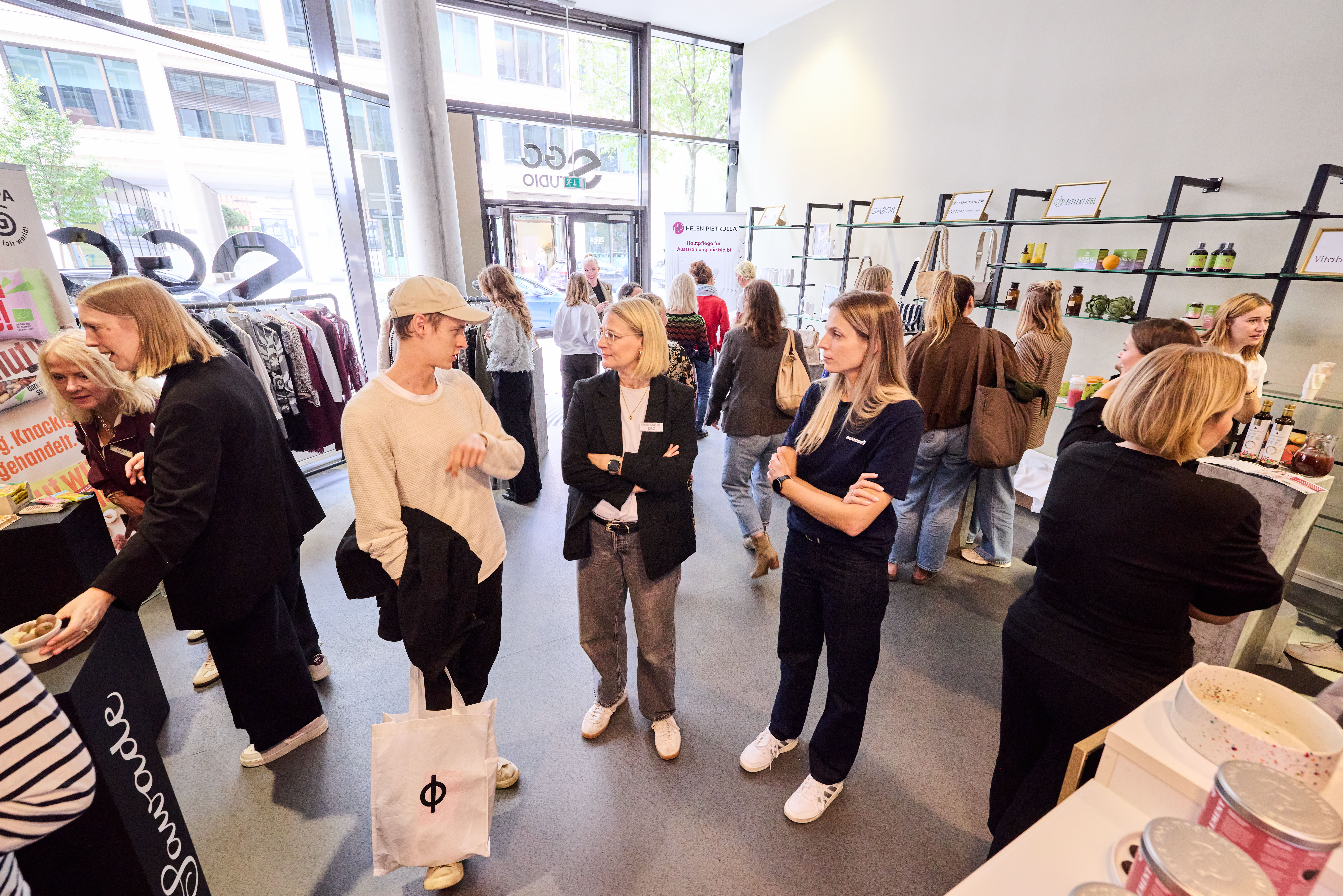 Gäste bei einem Presse-Event im SGC Showroom