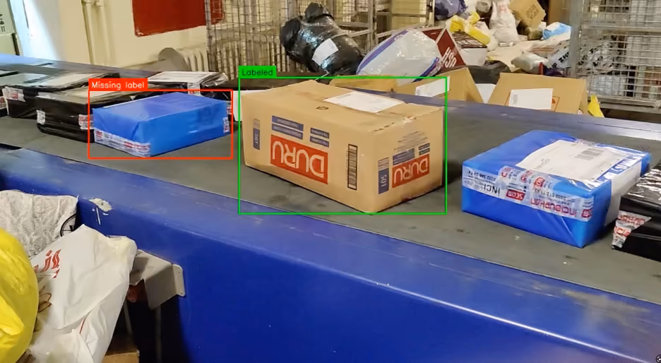 Computer vision detecting a missing shipping label on a package next to a correctly labeled box.