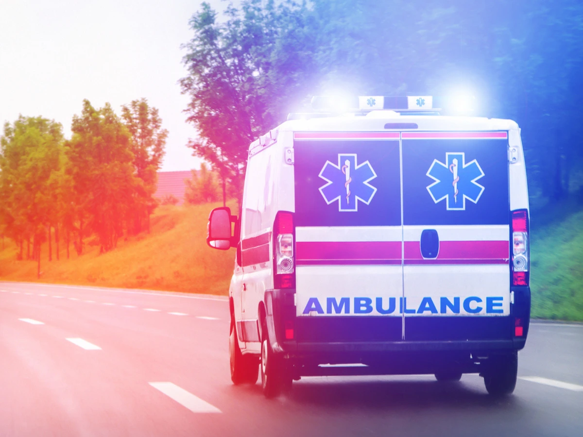 Une ambulance sur la route