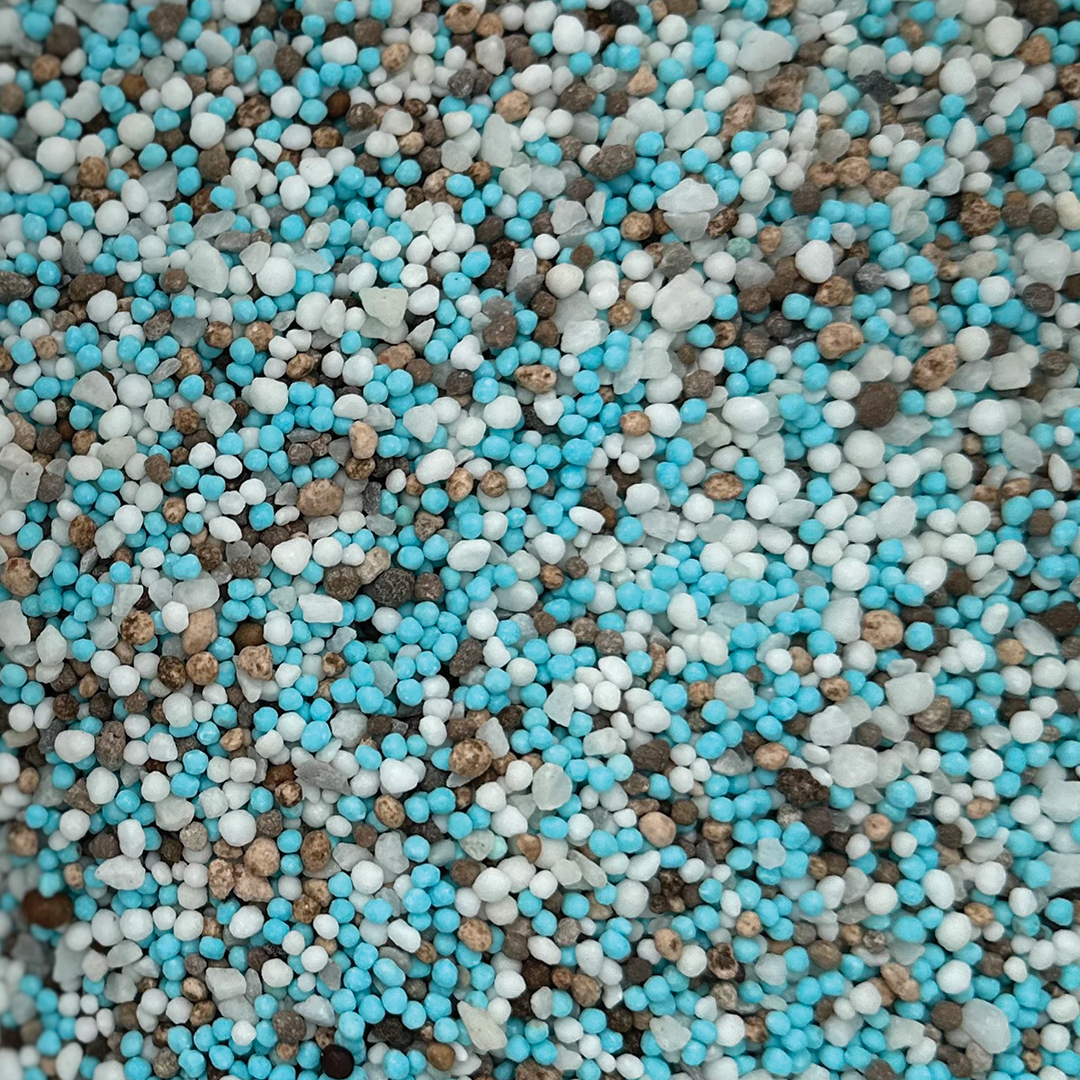vue rapproché des billes de granules d’engrais