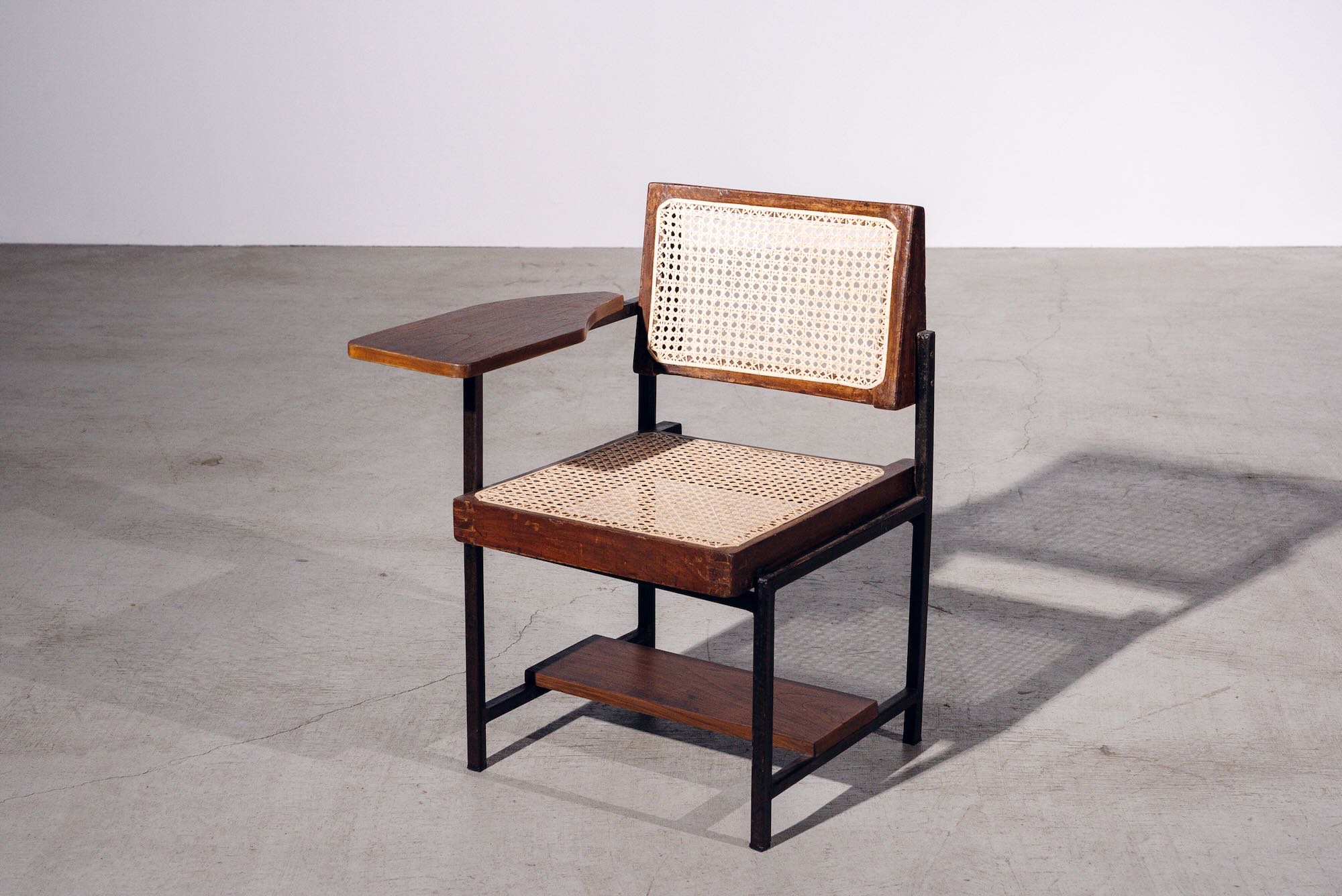 Table Chair With Iron Legs