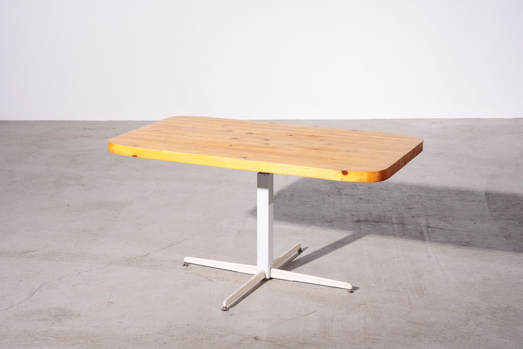Adjustable Table For Les Arcs 1800