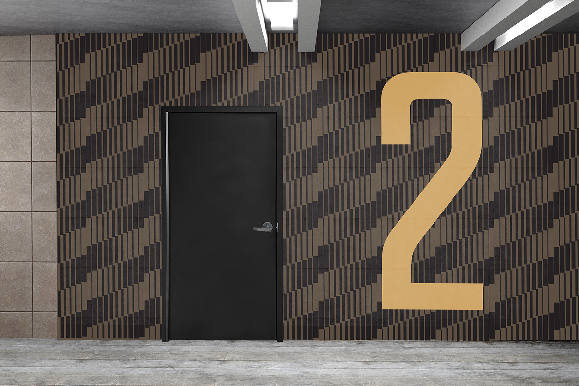 Vegg i parkeringshus med stripete mønster og et stort 2-tall ved siden av en dør
