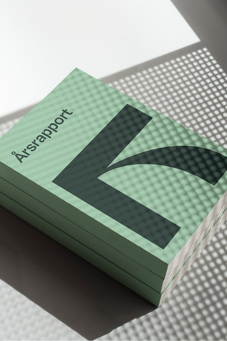 Bokstabel med stort symbol og teksten "Årsrapport"