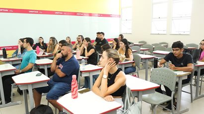 Estudantes de Medicina Recebem Pijamas Cirúrgicos