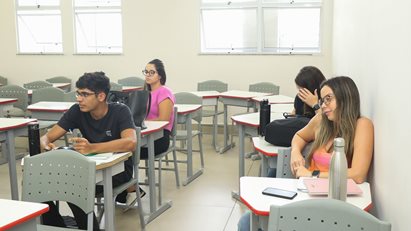 Estudantes de Medicina Recebem Pijamas Cirúrgicos