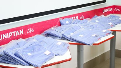 Estudantes de Medicina Recebem Pijamas Cirúrgicos