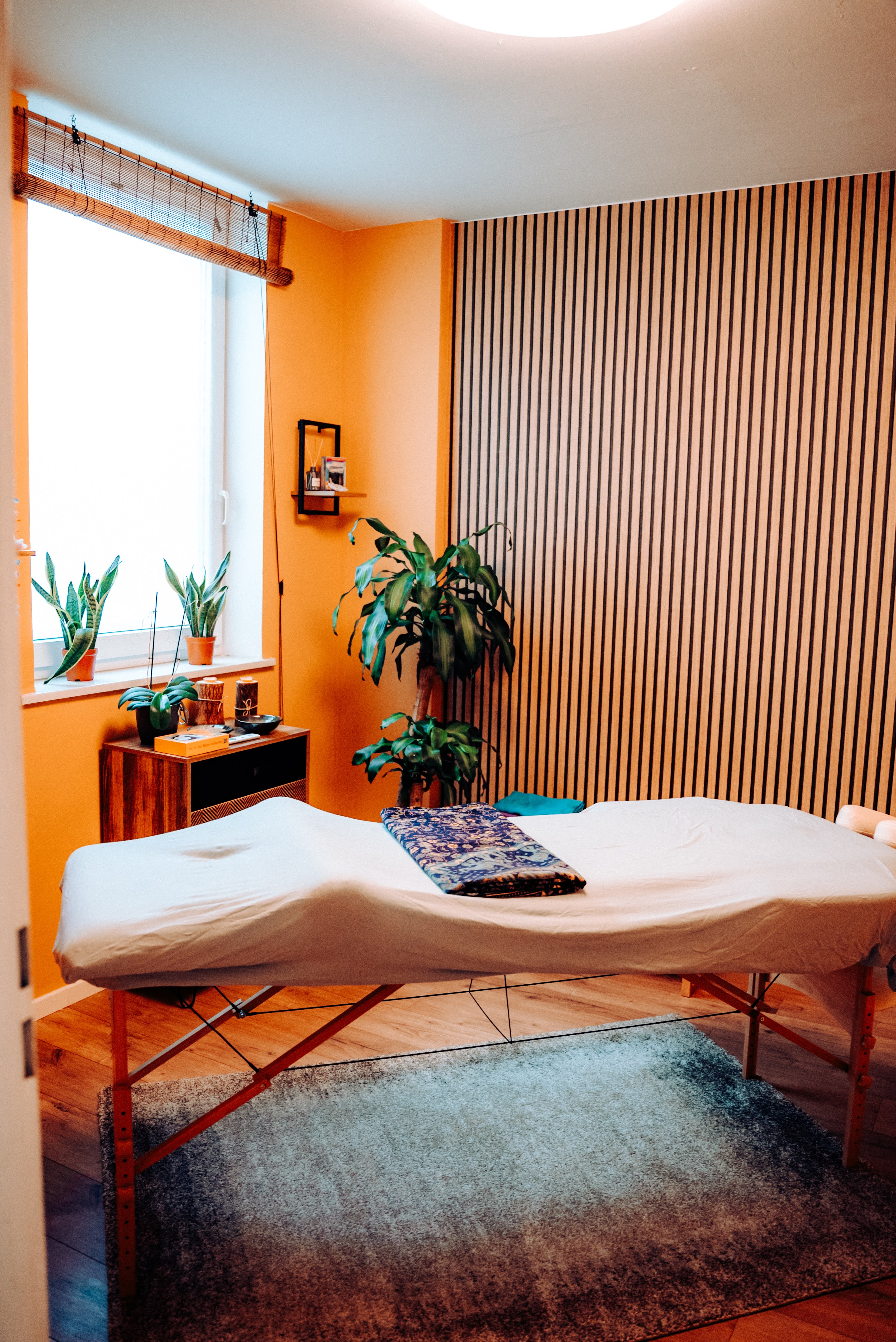 massage bed photo