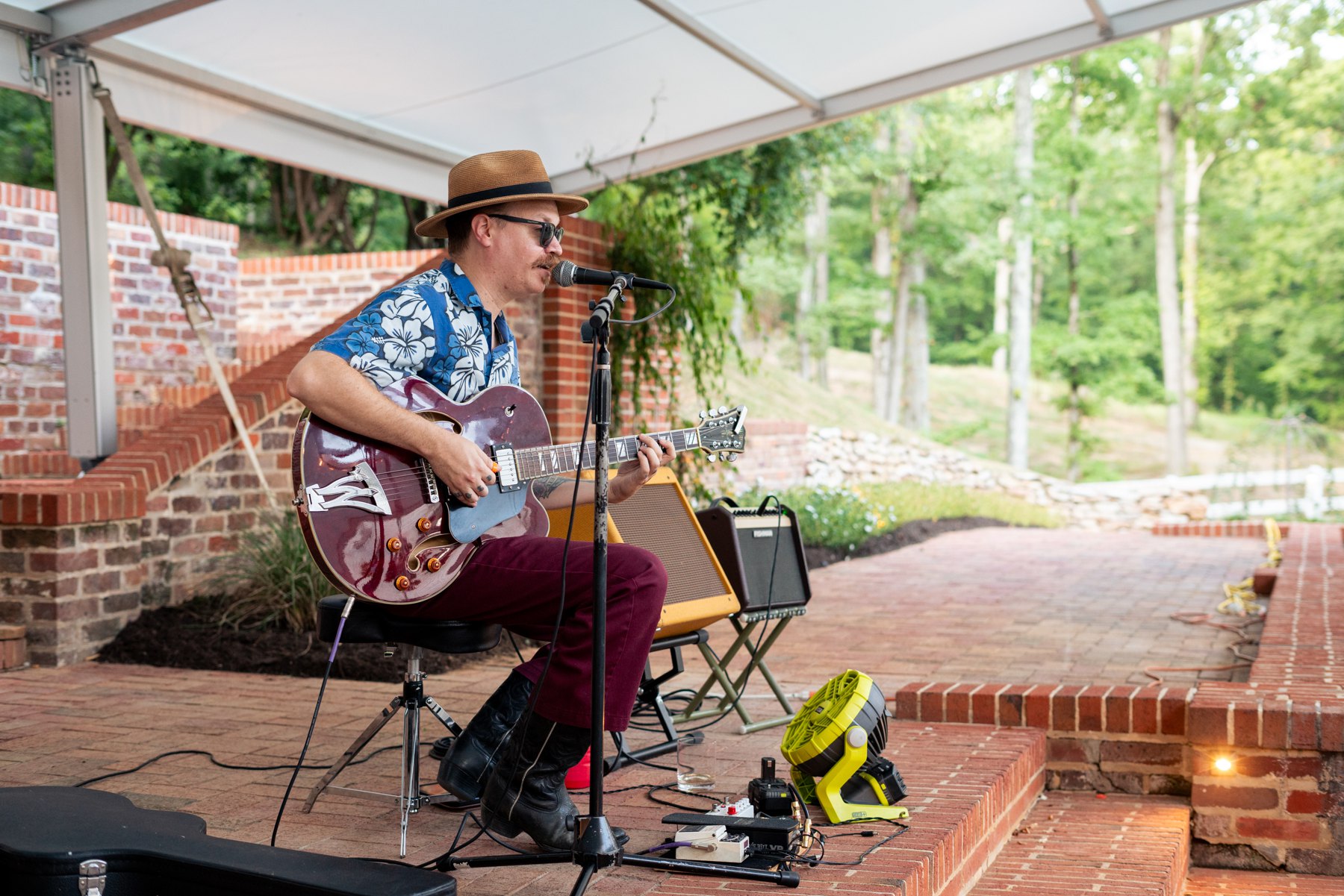 Lon Eldridge performing live music