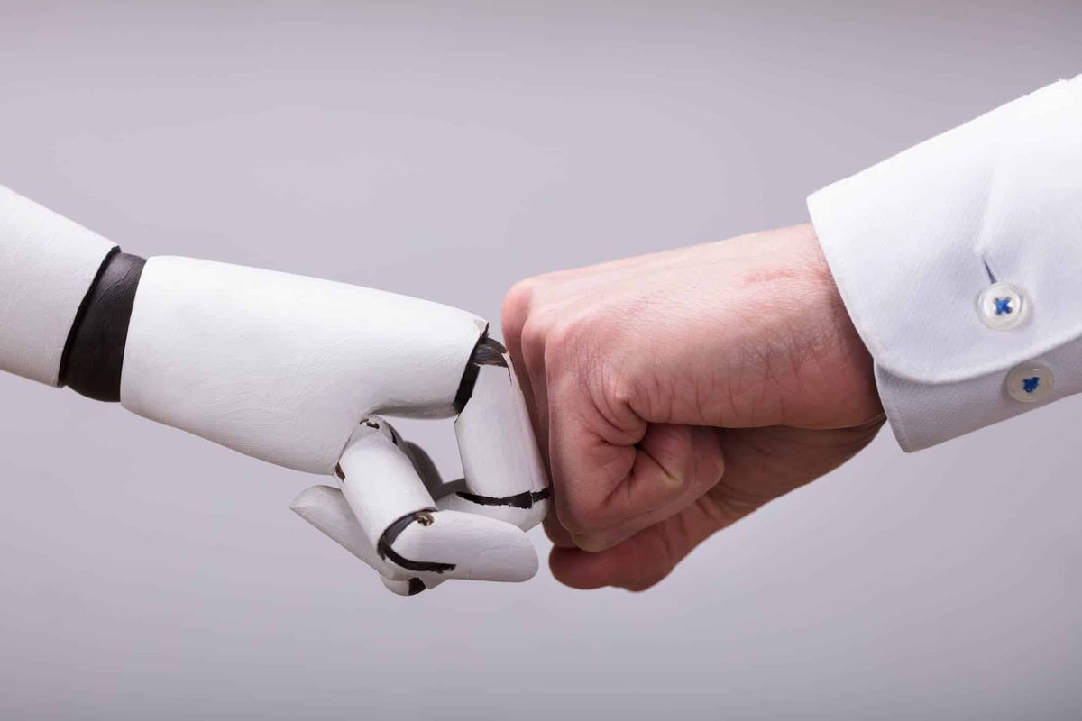 AI Chatbots vs. Human Sales Teams: An In-Depth Comparison