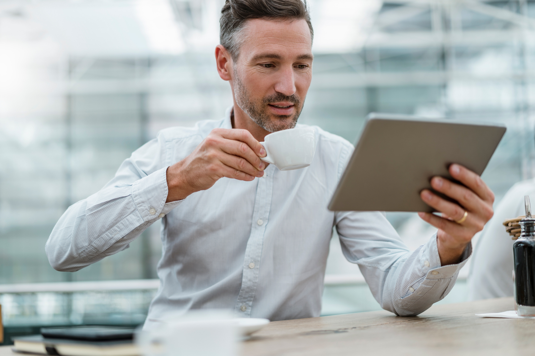 Businessman using tablet in a cafe.