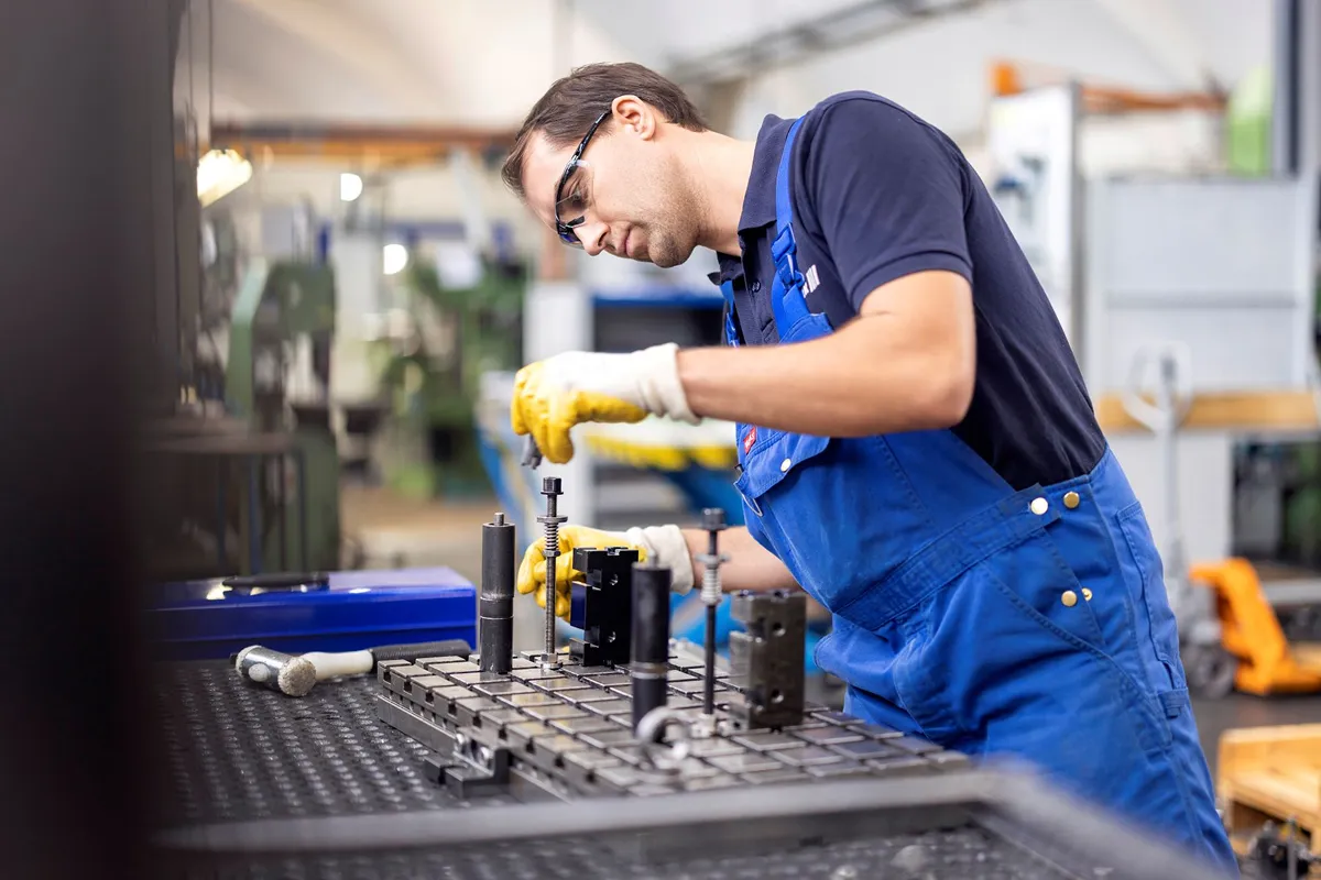 BAADER Worker assembling mechanical parts