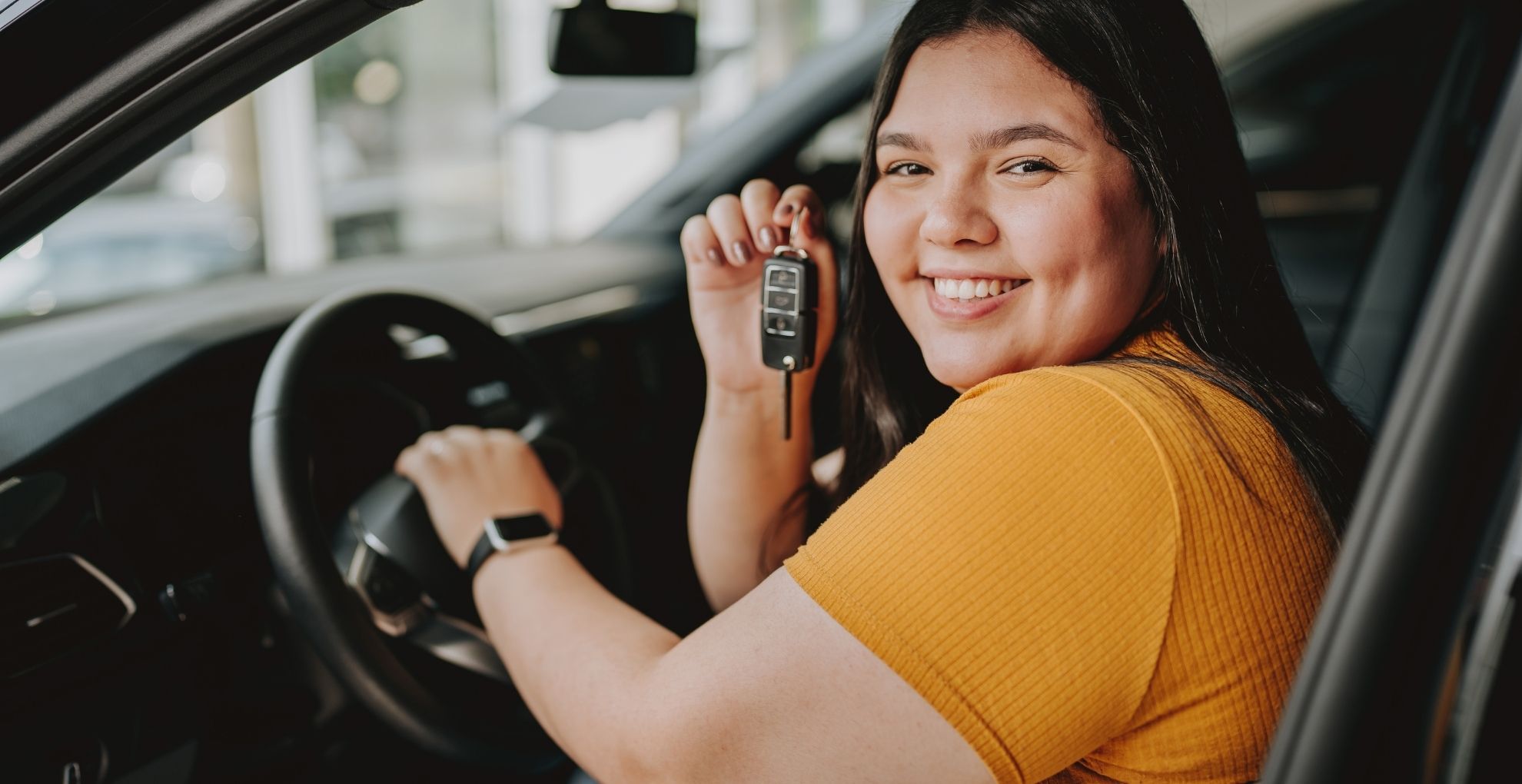 Vrouw in (nieuwe) auto
