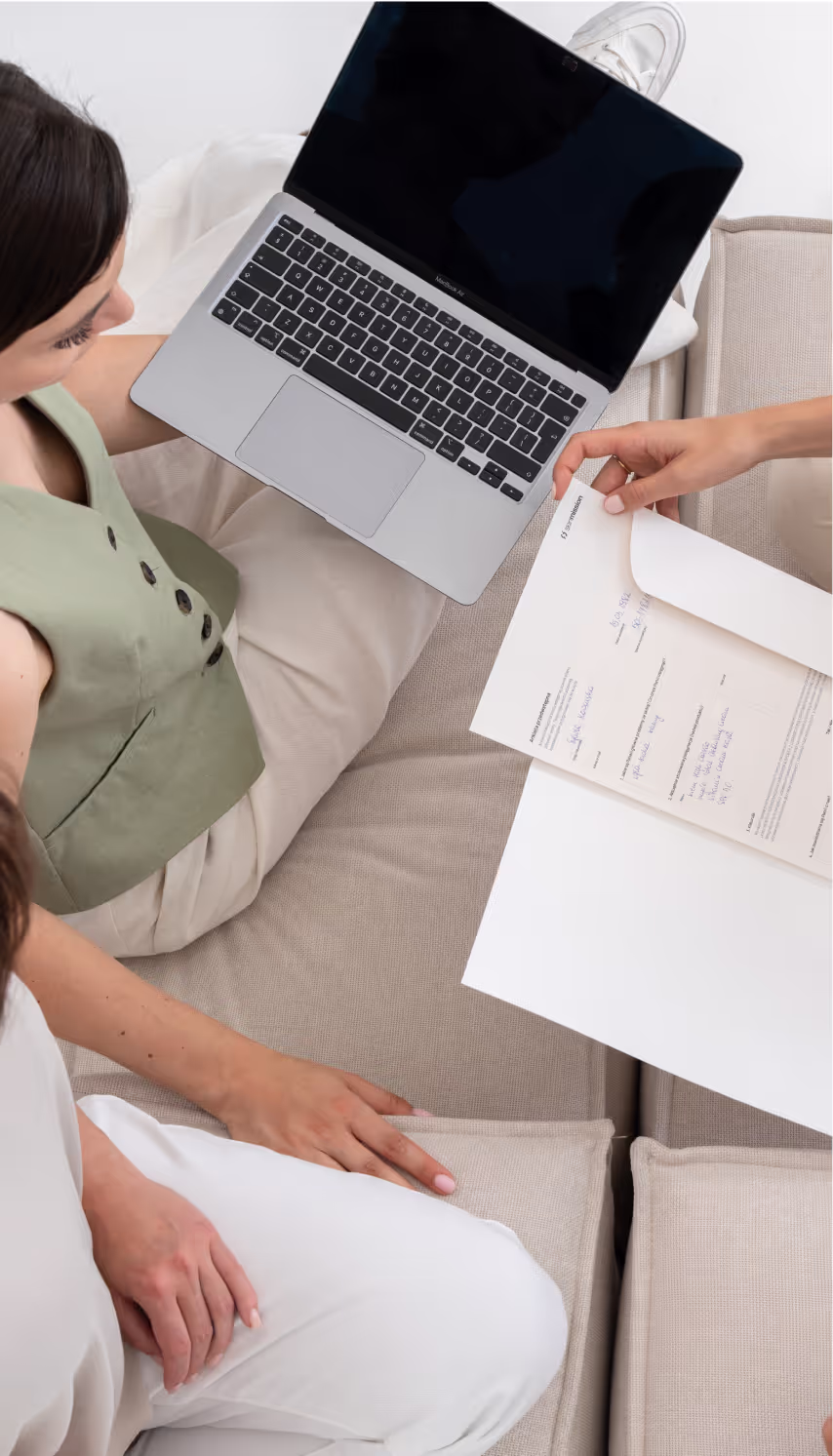 working womans with laptop