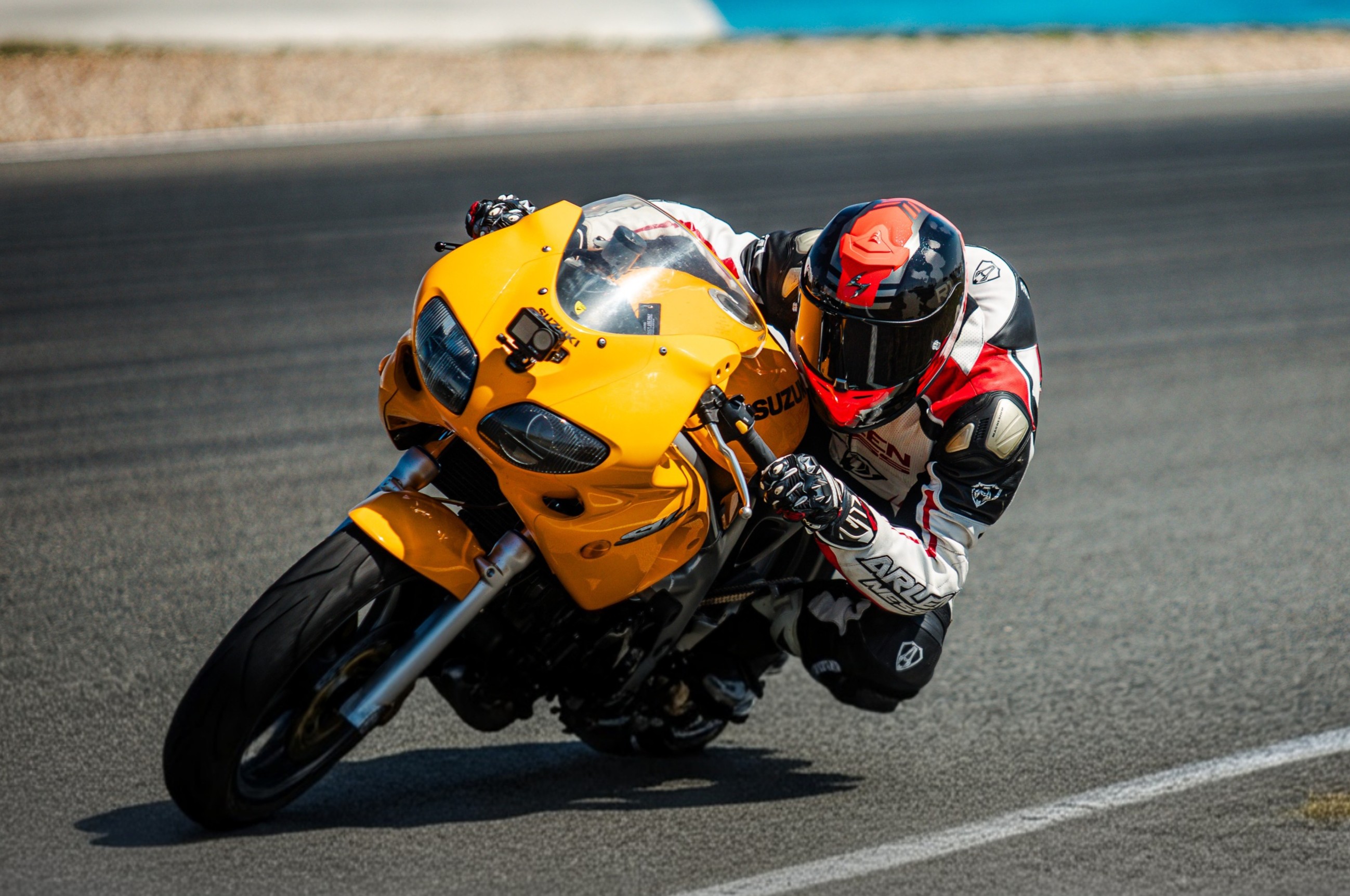 Raphaël Robyn sur piste moto