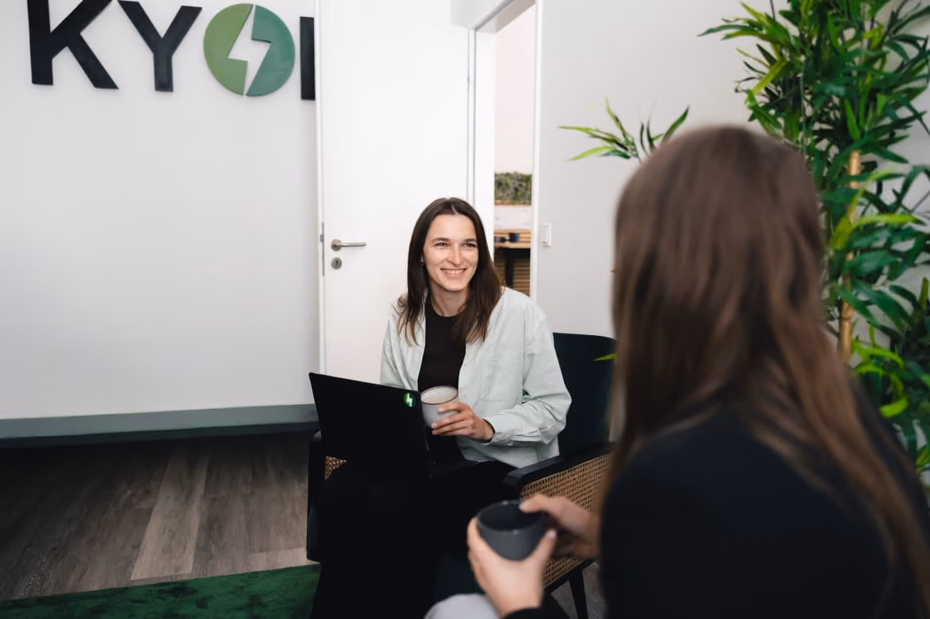 Asset-Management-Kolleginnen im Gespräch