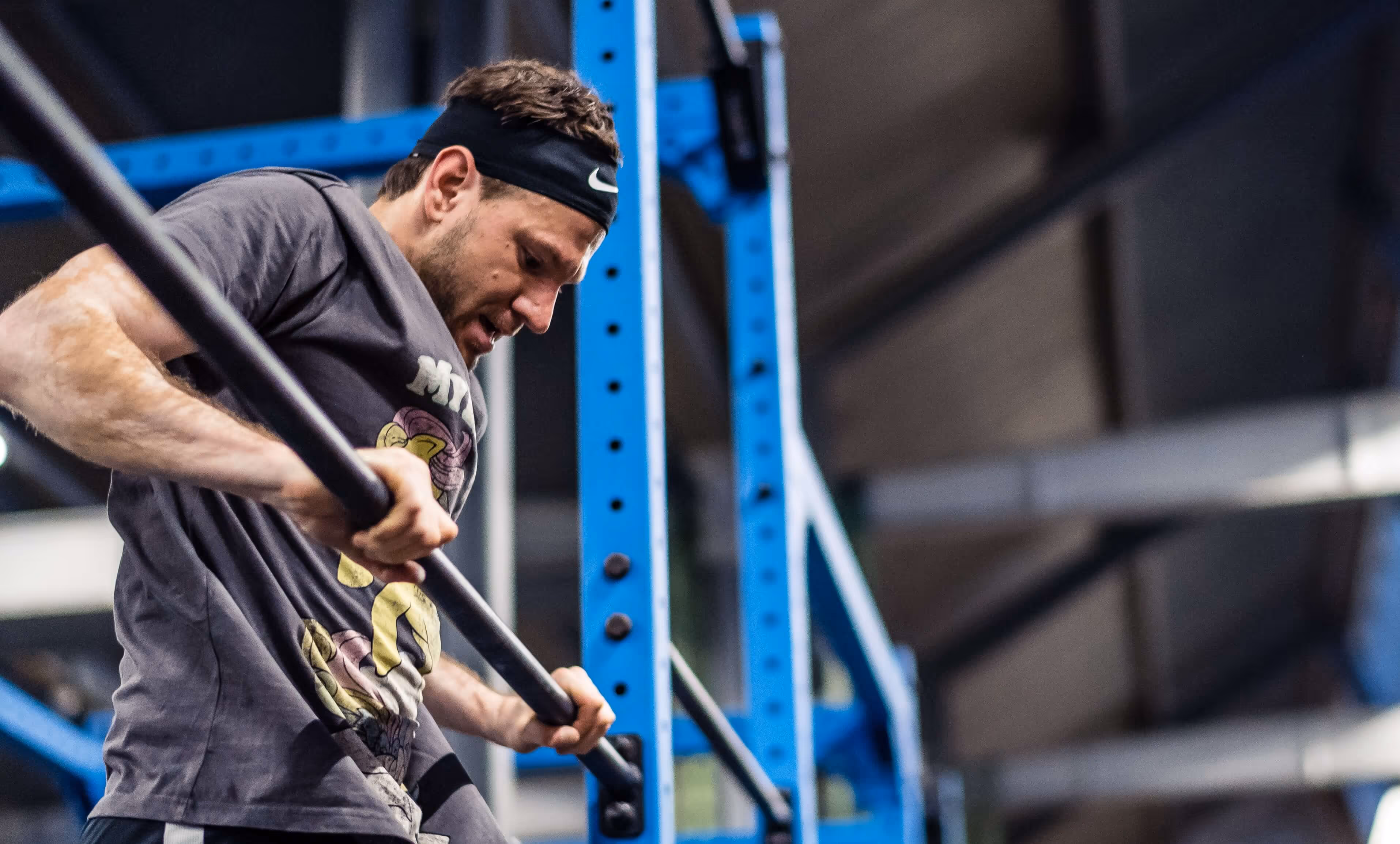 UnScared member doing a bar muscle up