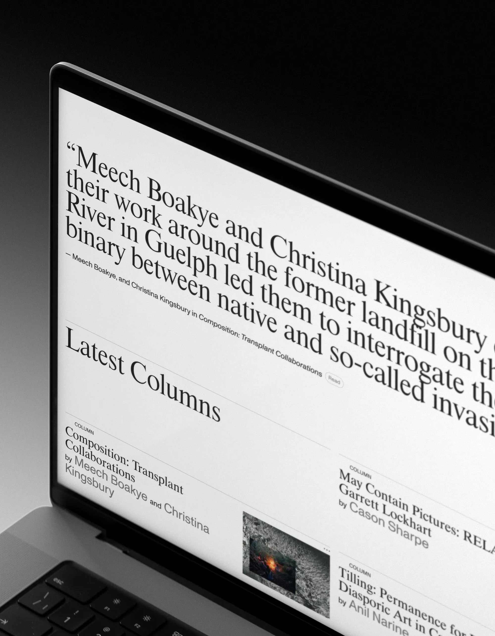 Ordinateur portable avec détails du site web C Magazine