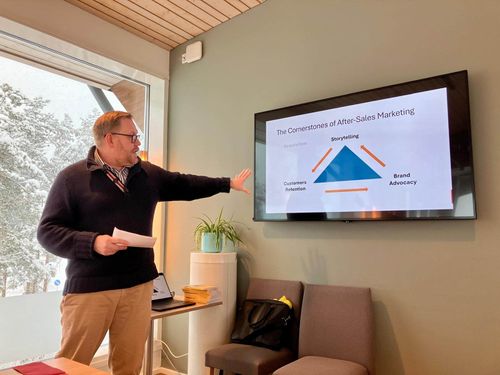 Workshop on customer engagement using AI and human empathy to build brand advocacy and post-sale trust.