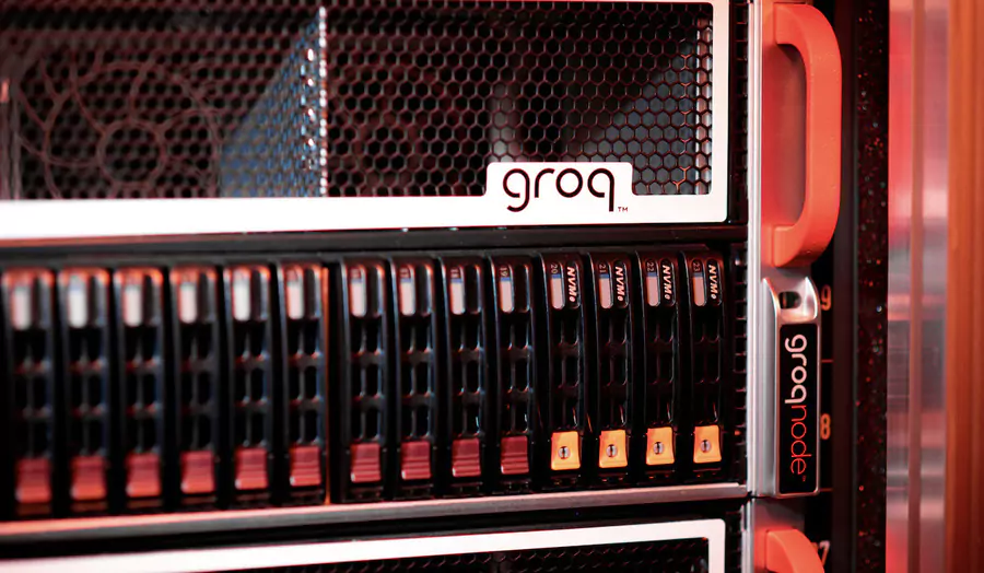 Carte physique d'un serveur Groq