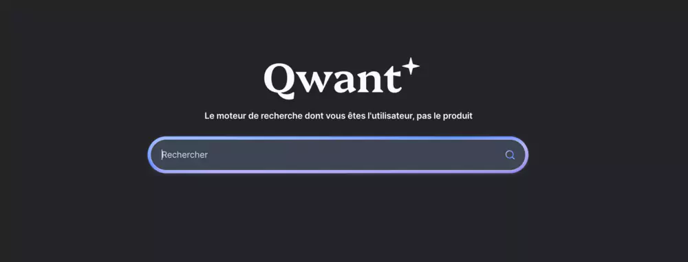 Page d’accueil Qwant sur un ordi, texte : « Cherchez librement ! ».