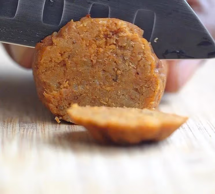 For the Recipe Club, it was very important to me to provide the club members with a lot of easy-to-make, no butcher needed meats. This pepperoni is a special one! I hope you enjoy.