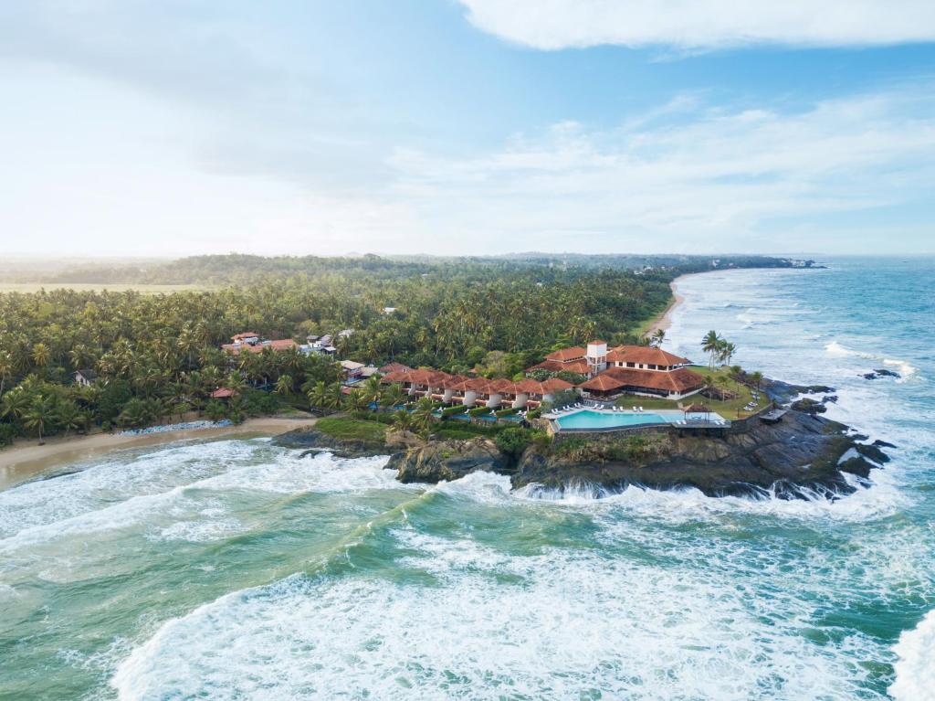 Private and luxurious beachfront villas at Jetwing Saman Villas
