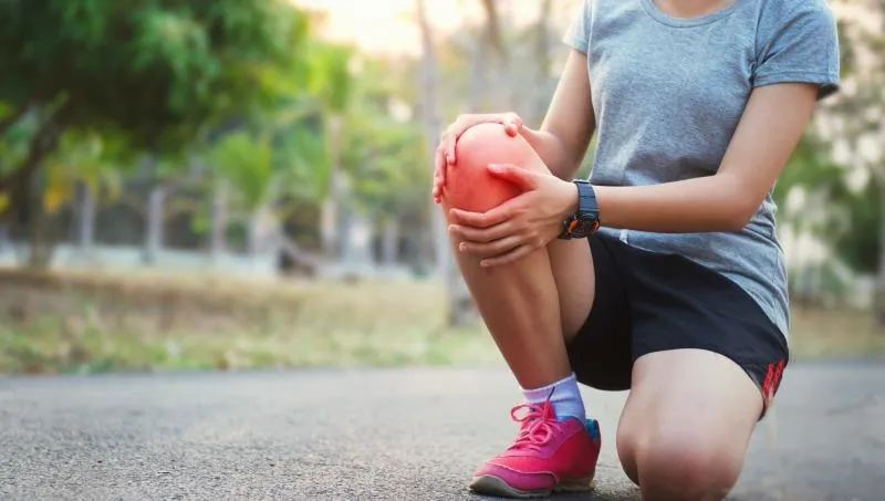 Blog: ¿Dolor en la cara externa de la rodilla? Podría ser rodilla del corredor. Causas, primeros auxilios y consejos de prevención
